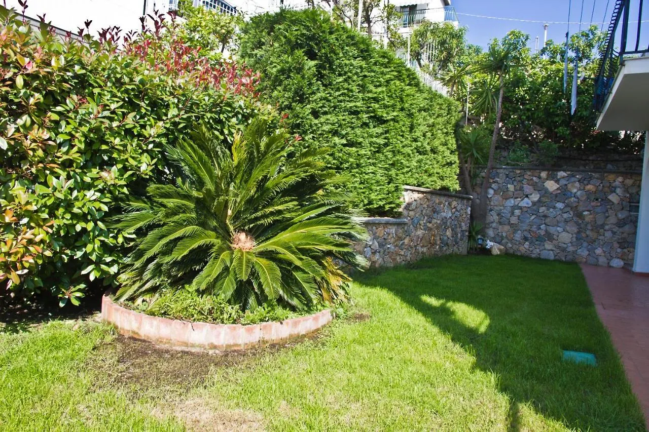 Appartamento Elisabetta 100 mq con vista mare e parcheggio Pietra Ligure 0*,  Italia