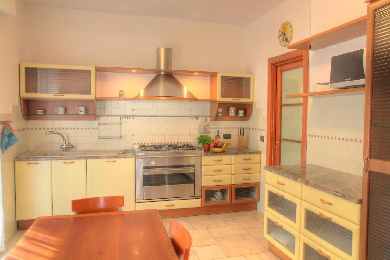 Appartamento Elisabetta 100 mq con vista mare e parcheggio Pietra Ligure Italia
